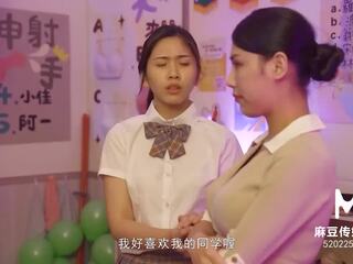 Trailer-schoolgirl et motherãâ¯ãâ¿ãâ½s sauvage tag équipe en classroom-li yan xi-lin yan-mdhs-0003-high qualité chinois vid