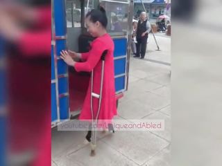 Polio lady: öýde ýasalan & agyz açdyrýan woman ulylar uçin video mov