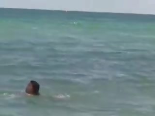 Saya asia perempuan di miami pantai