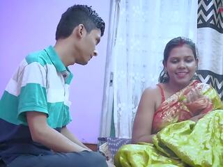 Indiane desi bhabhi e pacensuruar qij me i virgjër djalë në shtëpi hindi audio
