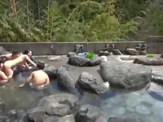 Zaloputnil v japonsko konyoku onsen spa -www.hotcutiecam.com