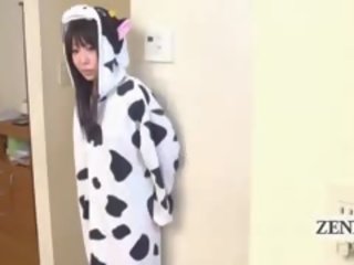 Subtitled japanska grupp cosplays wardrobe malfunction
