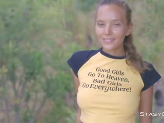 Katya clover struts ei corp pentru the aparat foto