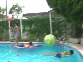 Summerparty endet in orgie with friends, ulylar uçin video 1f
