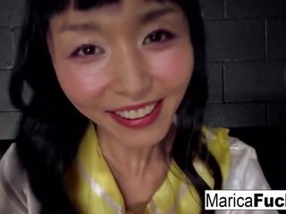 יפני צעיר נְקֵבָה מאריסה זיונים שלה אַנגְלִית חבר.