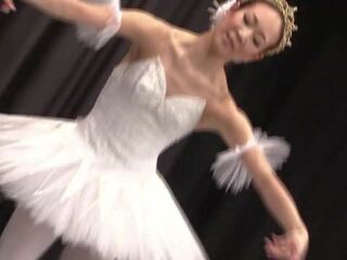 Ballet kolgotki torn introduce during lesson