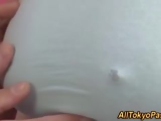 Milked asiática tetas creme