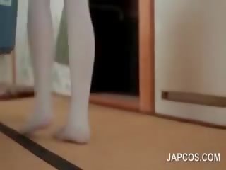 Asiática jovem grávida empregada fazendo o a limpar vídeos rabo debaixo da saia