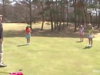 Adolescenta golfer devine ei roz pounded pe the green!