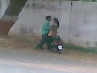 Индийски двойки секс в публичен