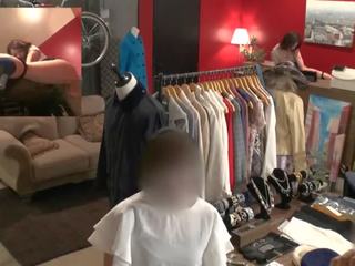 Riskant publiek vies film in japans kleding winkel met tsubasa hachino