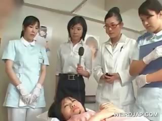 Азіатська брюнетка володарка ударів волохата manhood на в лікарня