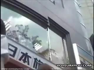 יפני פילגיש חצאית למעלה תחתונים בְּסֵתֶר videoed
